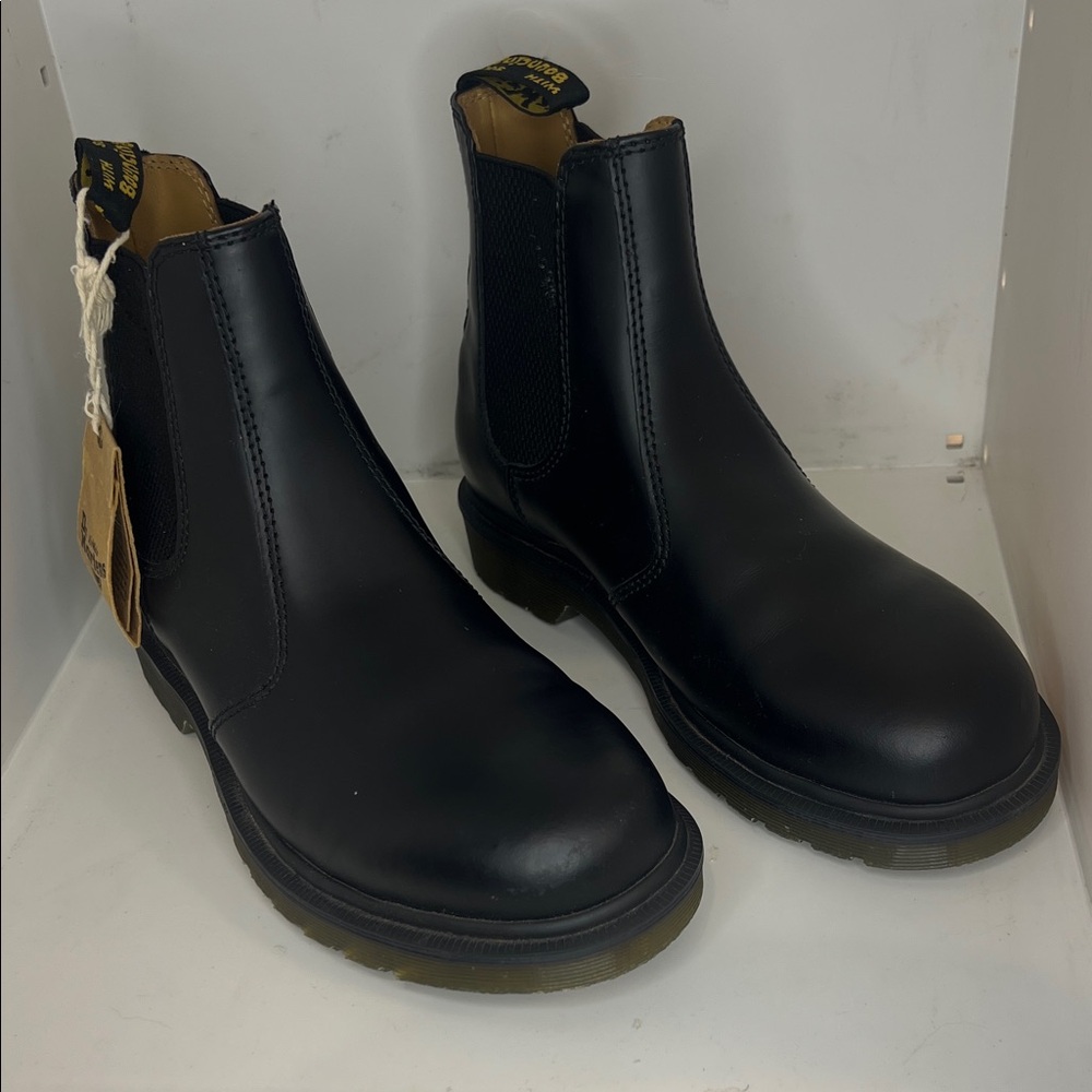 Dr. Martens Black Leather Chelsea 2976 Smooth Ankle Boots L7 M6